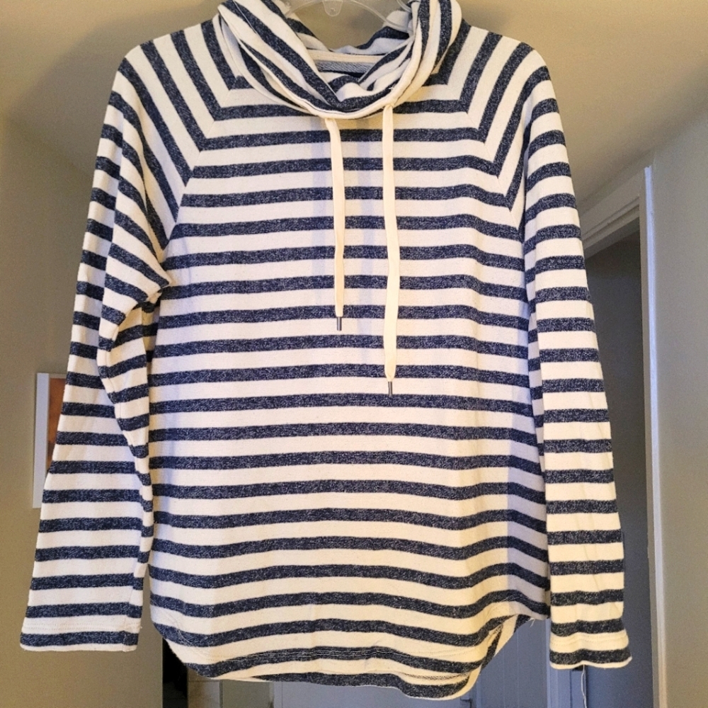 American Living sweatshirt